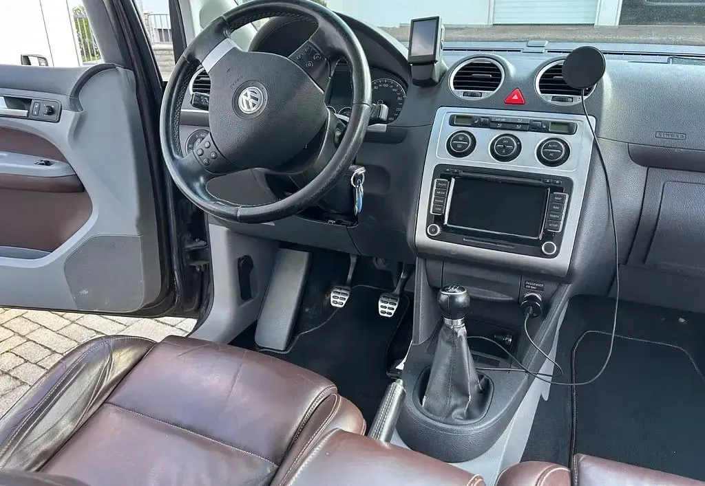 Second-hand VW Caddy Highline 140 CP (102 kW) 2010 Maro Monovolum