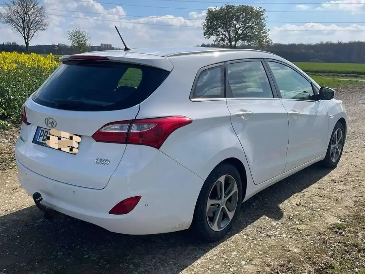 Gebraucht Hyundai i30 101 PS (74 kW) 2017 Weiß Kombi