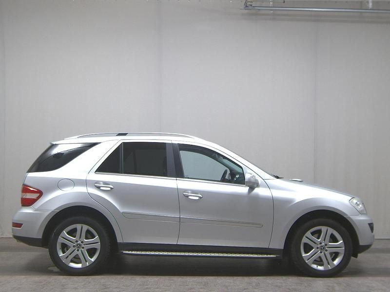 Iridium silber metalliclack Gebraucht 2009 Mercedes ML350 SUV | 10.250 € (Guter Preis) - Bild 1/4