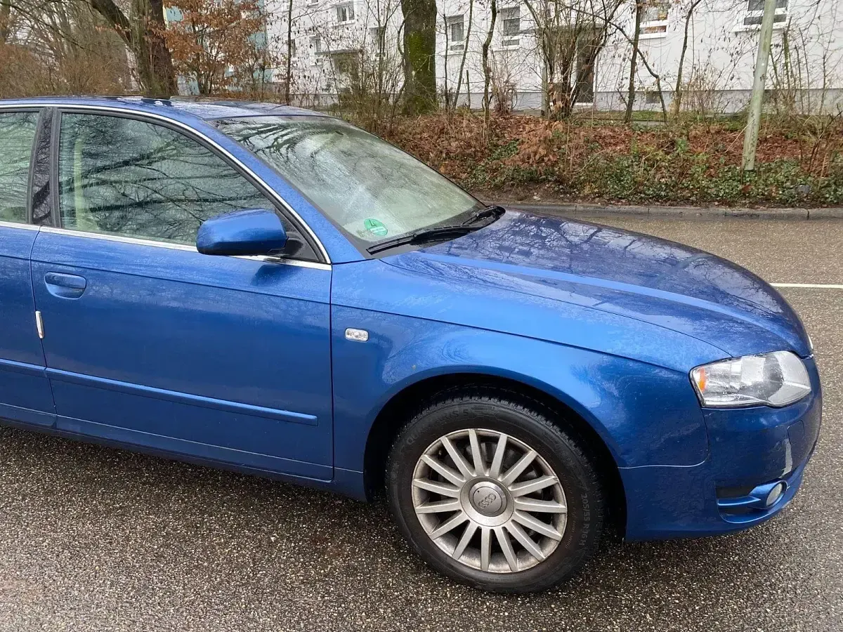 Gebraucht Audi A4 131 PS (96 kW) 2005 Blau Limousine