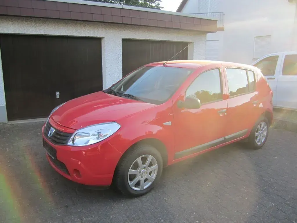 Gebraucht Dacia Sandero Ambiance 75 PS (55 kW) 2010 Rot Limousine