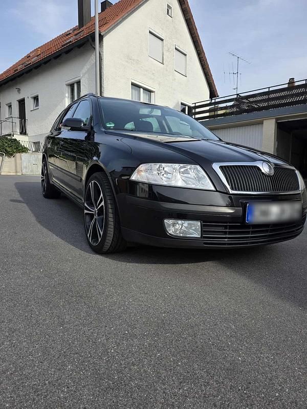 Schwarz Gebraucht 2007 Skoda Octavia Kombi | 3.100 € (Etwas zu teuer) - Bild 1/4