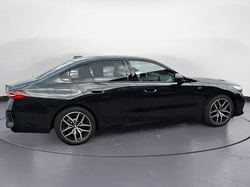 Gebraucht BMW 520 M Sport 197 PS (144 kW) 2025 Schwarz Limousine