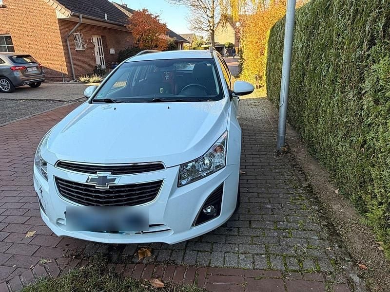 Weiß Gebraucht 2013 Chevrolet Cruze LTZ Kombi | 4.500 € (Superpreis) - Bild 1/4