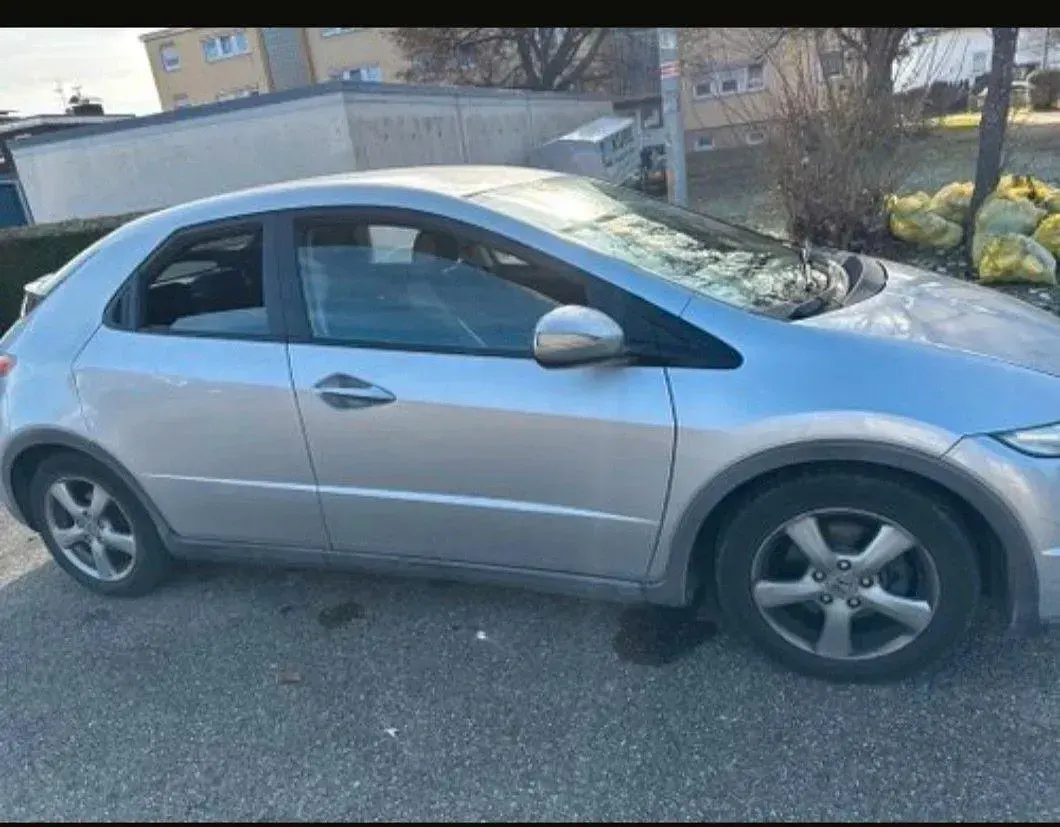 Gebraucht Honda Civic 83 PS (61 kW) 2006 Silber Limousine