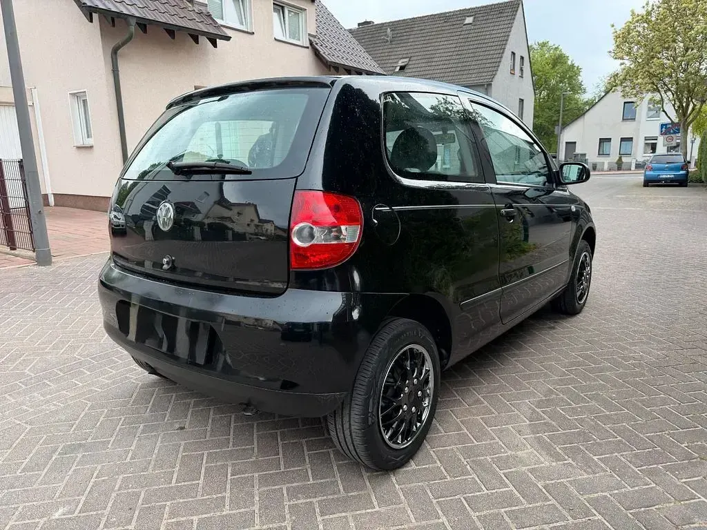 Second-hand VW Fox 54 CP (39 kW) 2007 Negru Hatchback