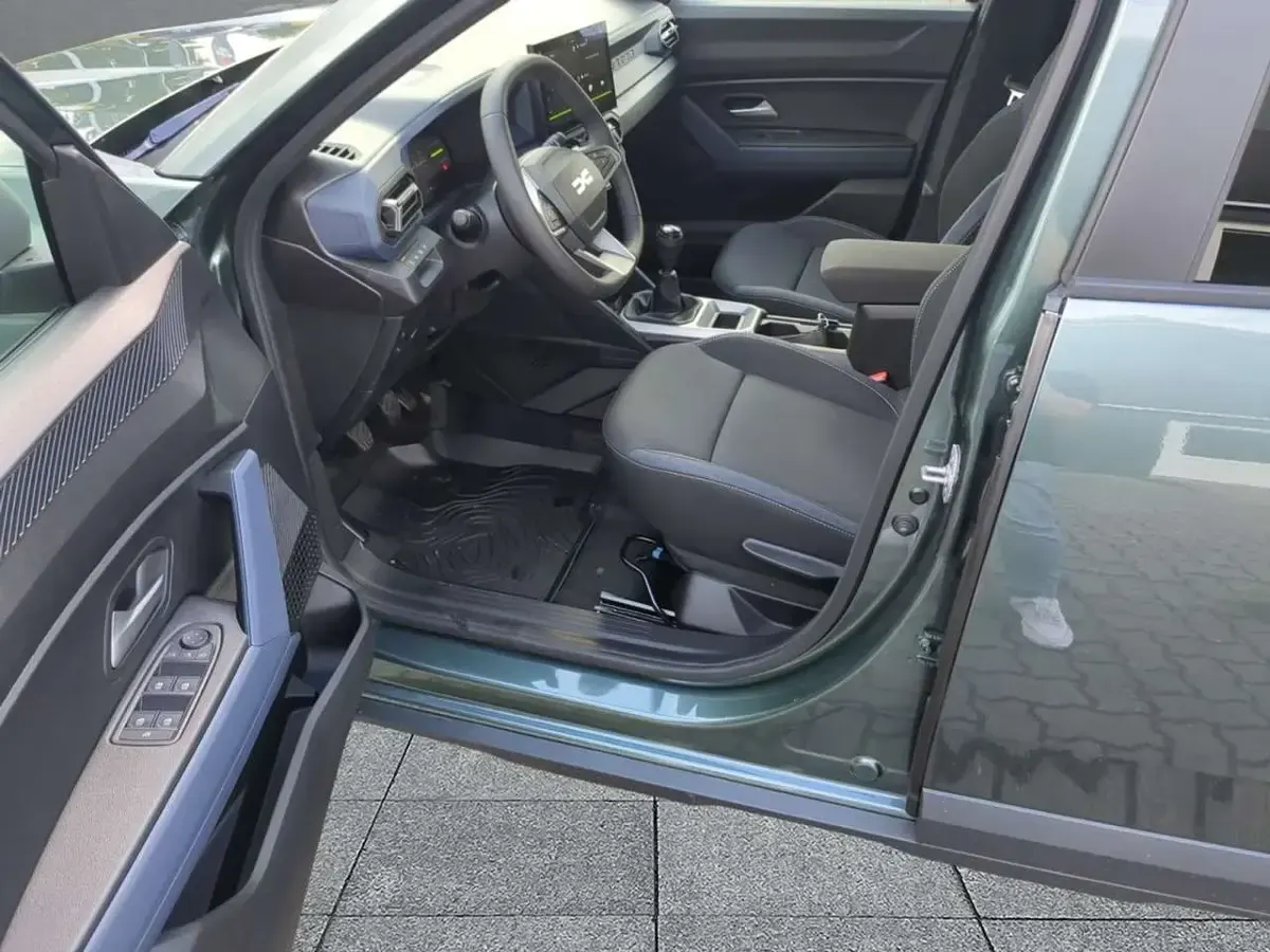 Neu Dacia Duster Extreme 131 PS (96 kW) 2025 Zedergrün SUV