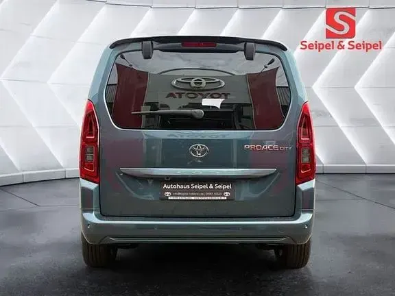 Gebraucht Toyota Proace Verso Basis 131 PS (96 kW) 2024 Libeccio blue metallic Kombi