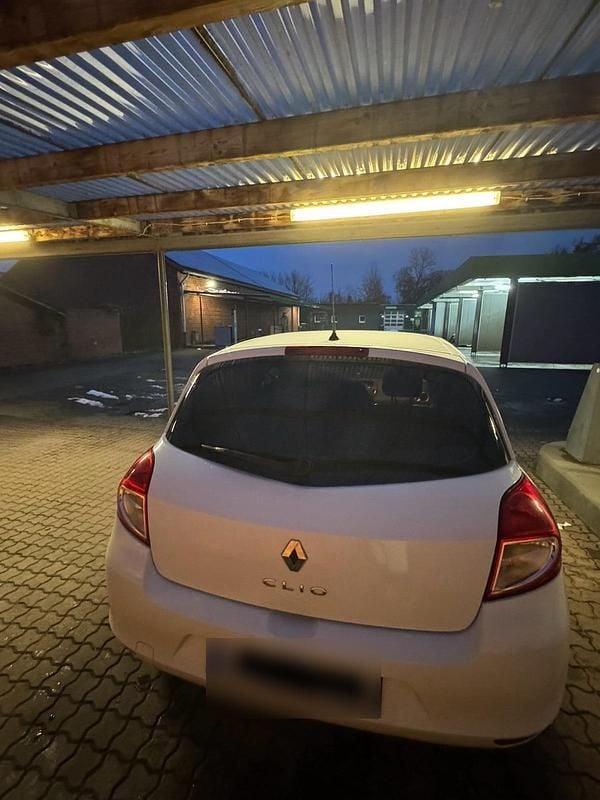 Gebraucht Renault Clio II 60 PS (44 kW) 2010 Weiß Kleinwagen