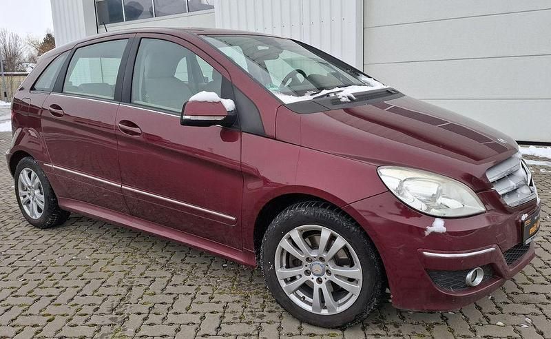 Rot Gebraucht 2009 Mercedes B200 Van / Kleinbus | 7.490 € (Etwas zu teuer) - Bild 1/4