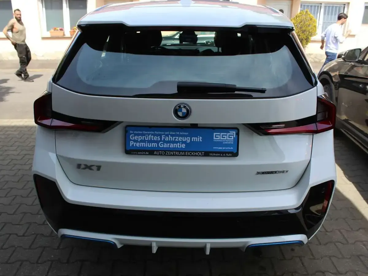 Gebraucht BMW iX1 M Sport 230 kW (313 PS) 2023 Weiß SUV