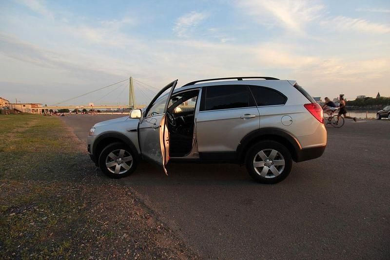 Gebraucht Chevrolet Captiva LT 163 PS (119 kW) 2012 Silber SUV