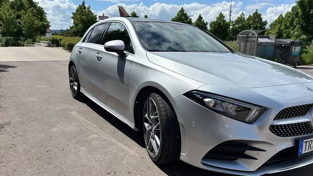 Gebraucht Mercedes A200 AMG line 163 PS (119 kW) 2022 Silber Limousine