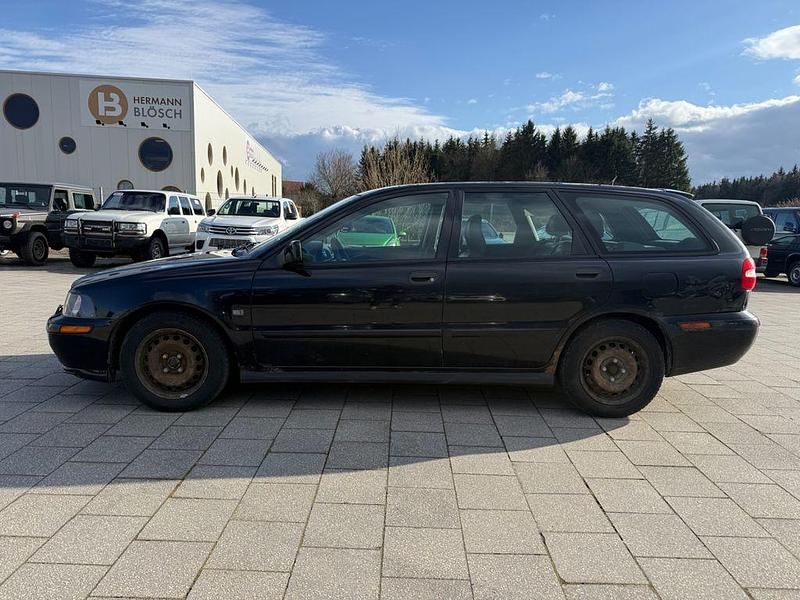 Gebraucht Volvo V40 Standard 136 PS (100 kW) 2004 Schwarz Kombi