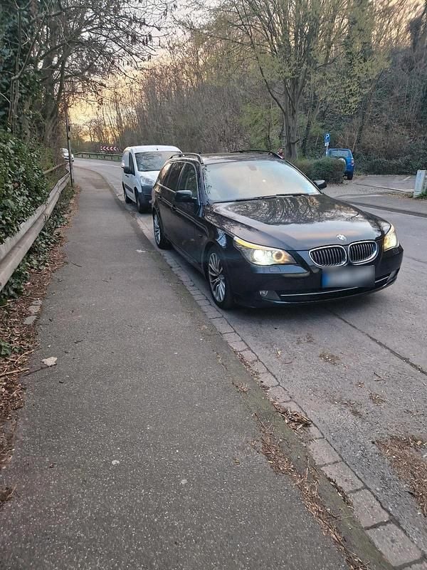 Gebraucht BMW 530 193 PS (141 kW) 2009 Schwarz Kombi