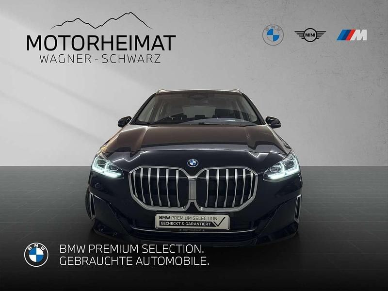 Gebraucht BMW 230e Active Tourer Luxury Line 326 PS (239 kW) 2022 Saphirschwarz metallic Van / Kleinbus