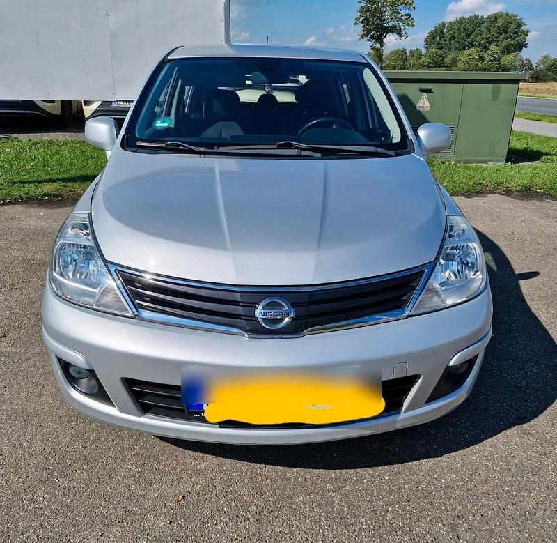 Gebraucht Nissan Tiida Acenta 110 PS (80 kW) 2010 Silber Limousine