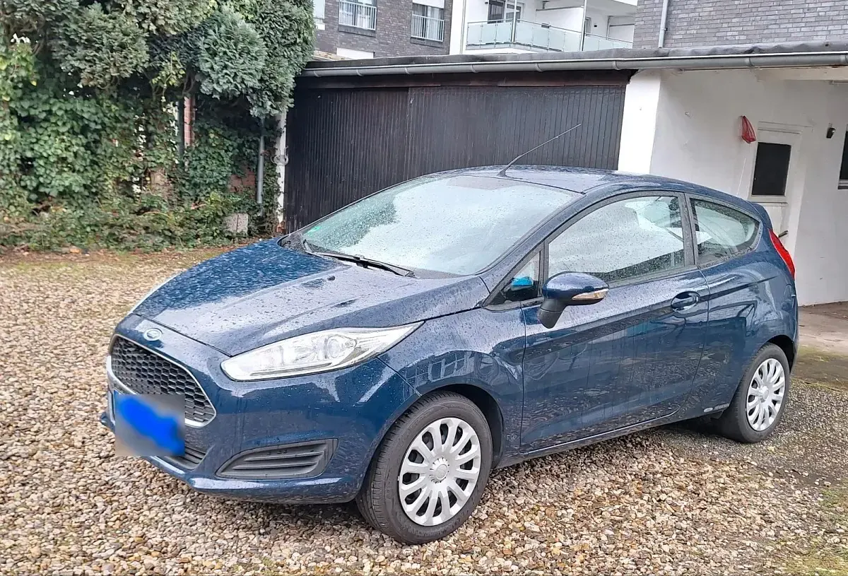 Gebraucht Ford Fiesta 70 PS (51 kW) 2016 Blau Kleinwagen
