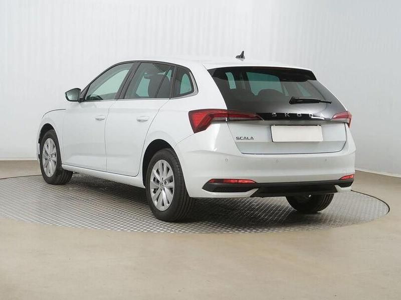 Gebraucht Skoda Scala Selection 150 PS (110 kW) 2024 Moonweiss metallic Kleinwagen