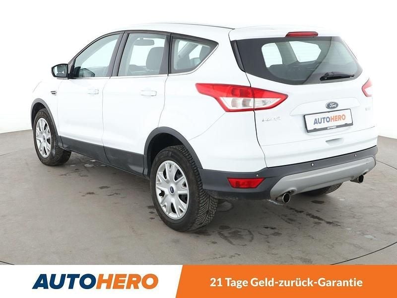 Usado Ford Kuga Trend 120 HP (88 kW) 2016 Branco SUV