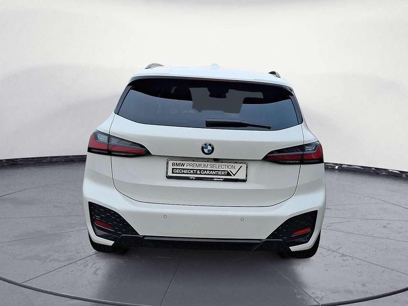 Gebraucht BMW 218 M Sport 150 PS (110 kW) 2024 Alpinweiss Van / Kleinbus