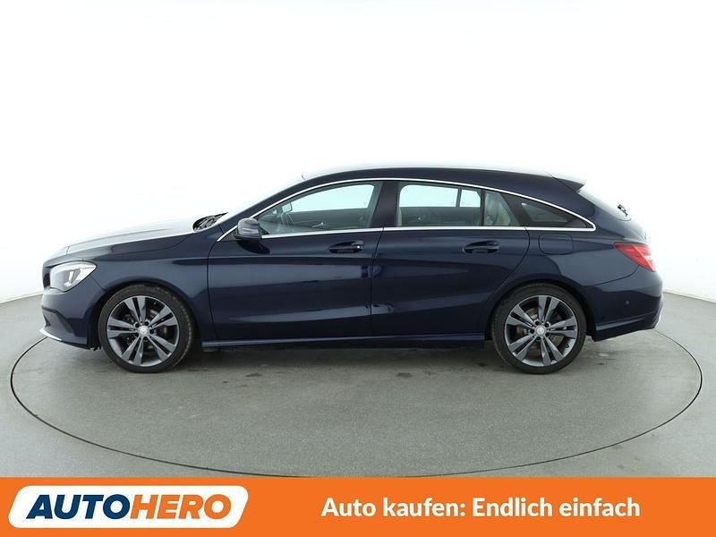 Gebraucht Mercedes CLA200 Shooting Brake Urban 156 PS (114 kW) 2017 Blau Kombi