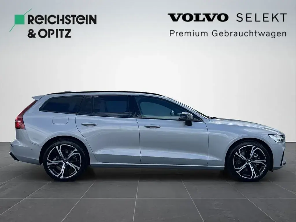 Gebraucht Volvo V60 Plus 197 PS (144 kW) 2025 Silver dawn Kombi