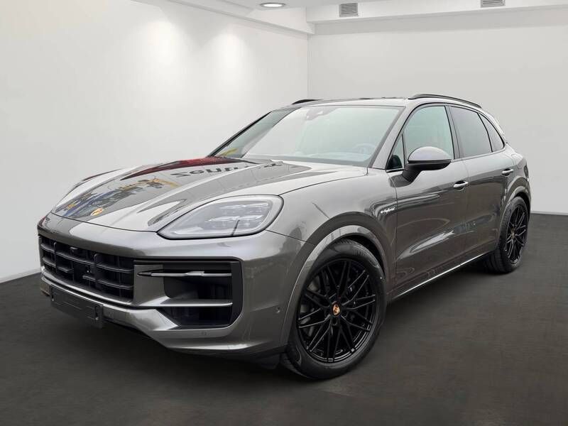 Quarzitgraumetallic Neu 2025 Porsche Cayenne SUV | 149.003 € (Etwas zu teuer) - Bild 1/4