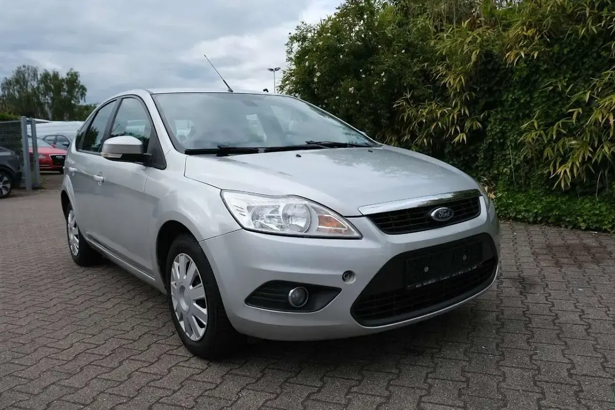 Gebraucht Ford Focus Style 101 PS (74 kW) 2008 Polarsilber metallic Kleinwagen