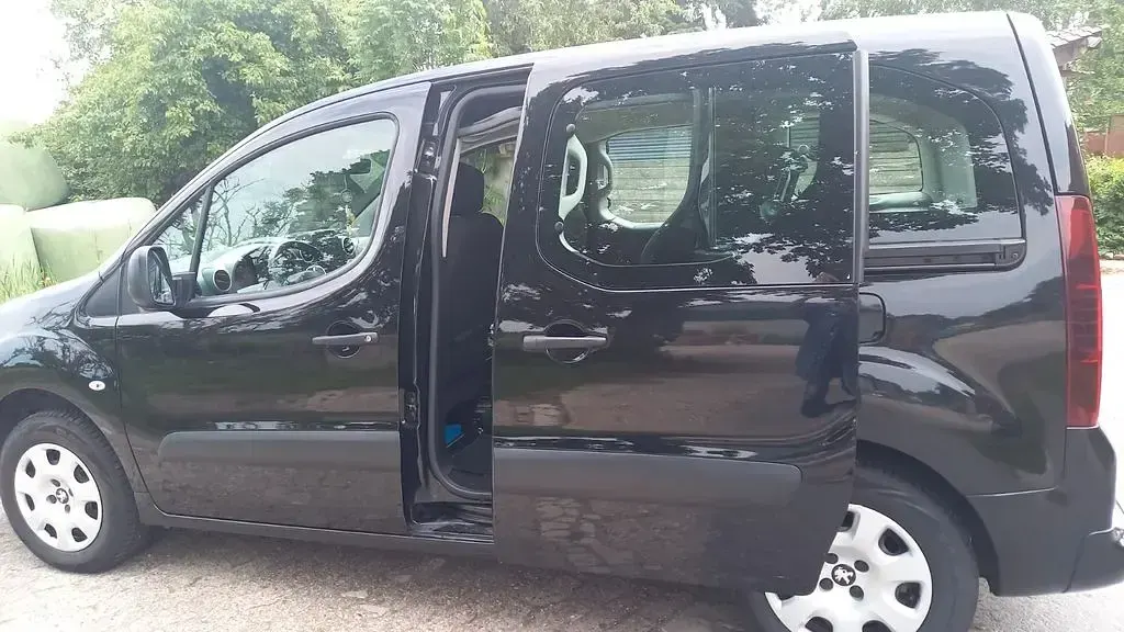 Gebraucht Peugeot Partner Tepee Active 110 PS (80 kW) 2018 Schwarz Van / Kleinbus