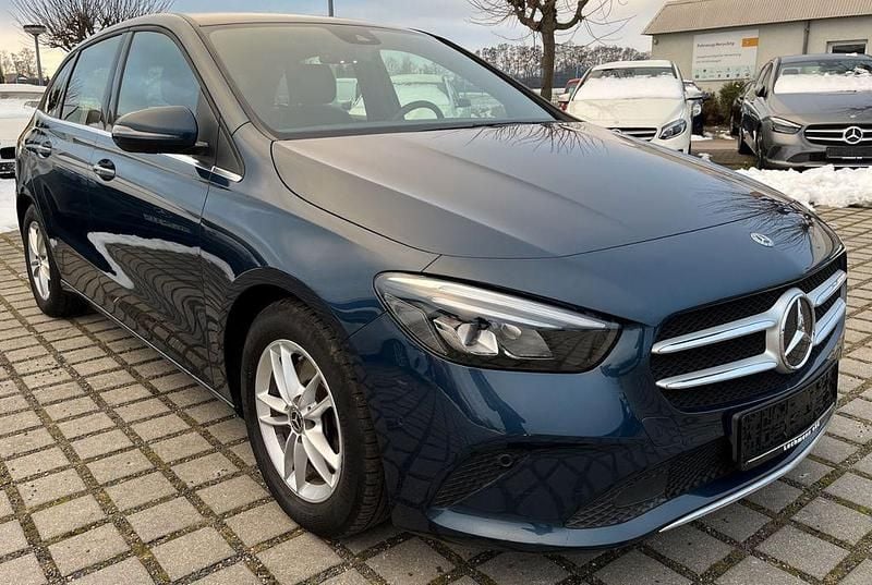 Gebraucht Mercedes B200 Style 163 PS (119 kW) 2019 Blau Van / Kleinbus