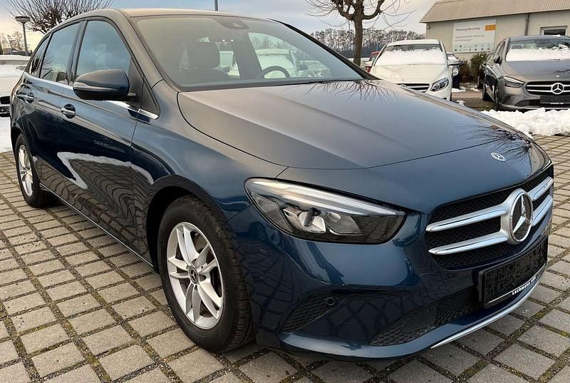 Blau Gebraucht 2019 Mercedes 200 Style Limousine | 19.500 € (Superpreis) - Bild 1/4