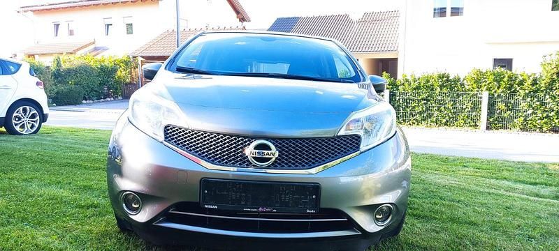 Grau Gebraucht 2015 Nissan Note Van / Kleinbus | 8.100 € (Teuer) - Bild 1/3