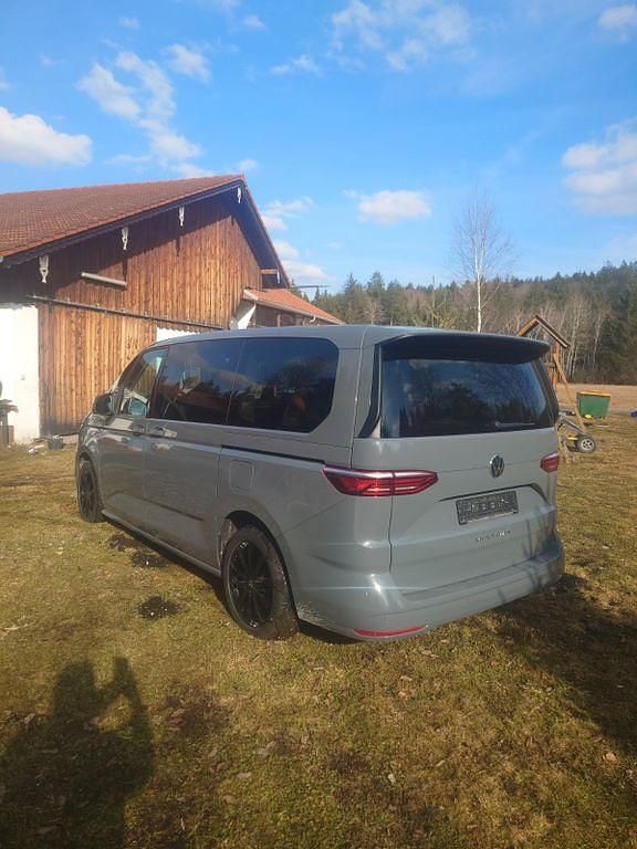 Gebraucht VW Multivan 136 PS (100 kW) 2022 Grau Van