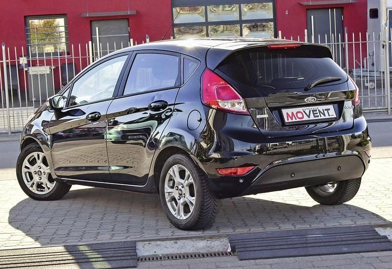 Gebraucht Ford Fiesta 101 PS (74 kW) 2014 Schwarz Kleinwagen