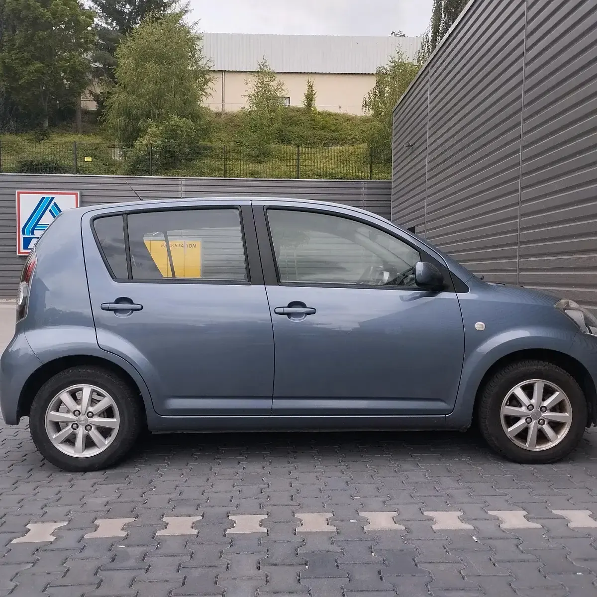 Gebraucht Daihatsu Sirion 91 PS (66 kW) 2011 Grau Kleinwagen