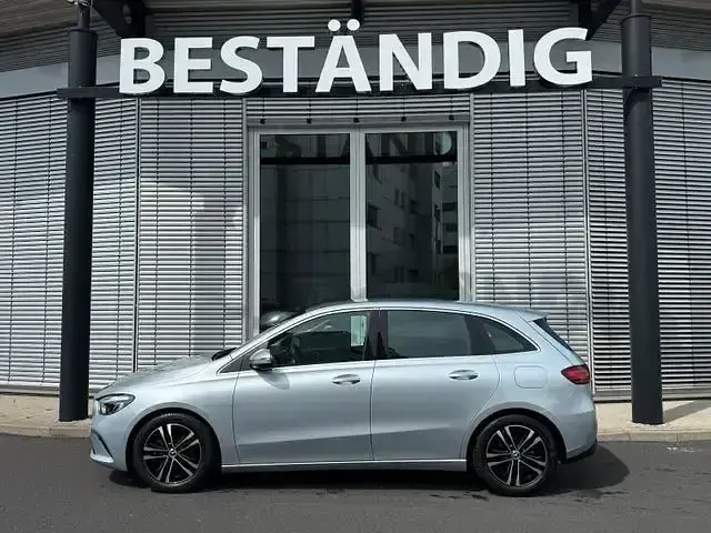 Gebraucht Mercedes B200 Progressive 150 PS (110 kW) 2025 Lack hightechsilber Kleinwagen