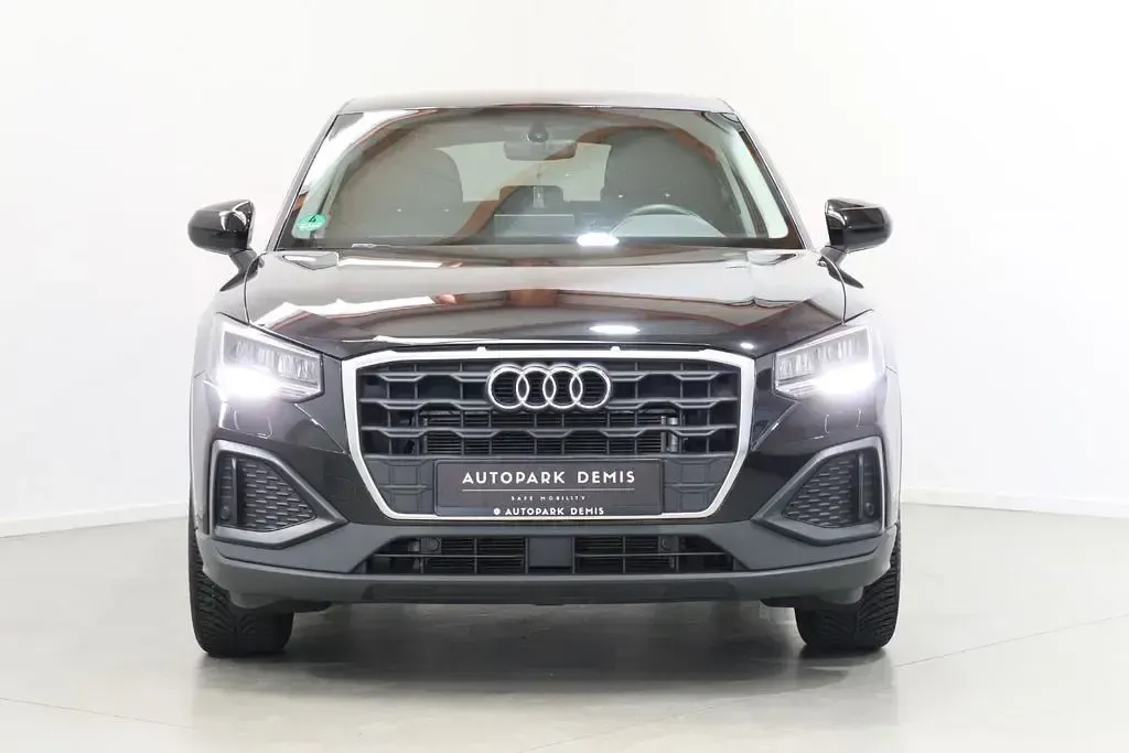 Gebraucht Audi Q2 Basis 150 PS (110 kW) 2022 Schwarz SUV