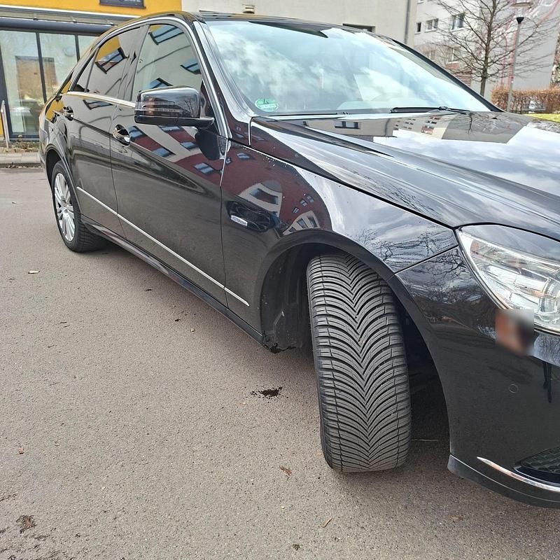 Gebraucht Mercedes E220 170 PS (125 kW) 2009 Schwarz Limousine