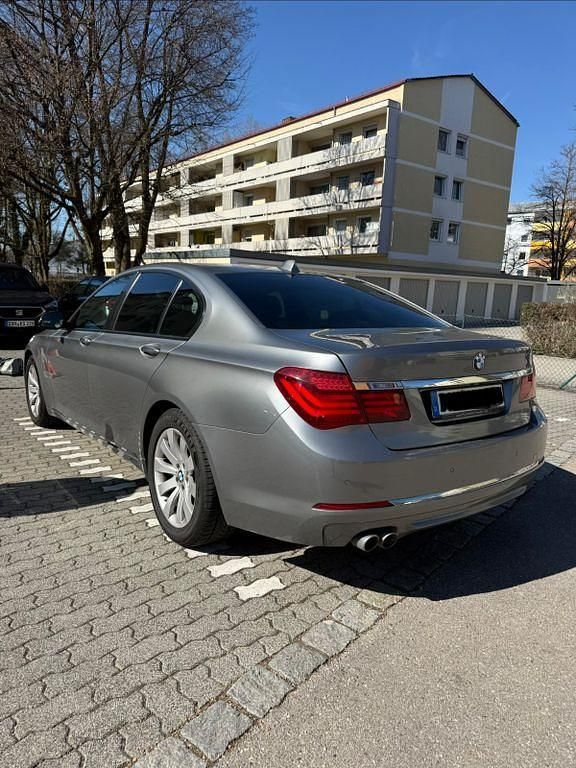 Gebraucht BMW 730 Sport Line 258 PS (189 kW) 2012 Grau Limousine