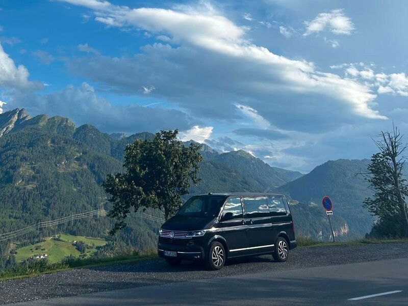Schwarz Gebraucht 2021 VW T6.1 Highline Van | 62.000 € (Teuer) - Bild 1/4