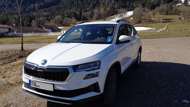 Gebraucht Skoda Karoq 150 PS (110 kW) 2023 Weiß SUV
