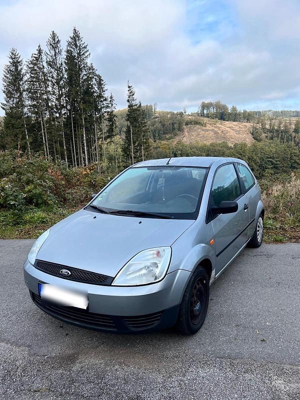 Silber Gebraucht 2004 Ford Fiesta Kleinwagen | 490 € (Superpreis) - Bild 1/4