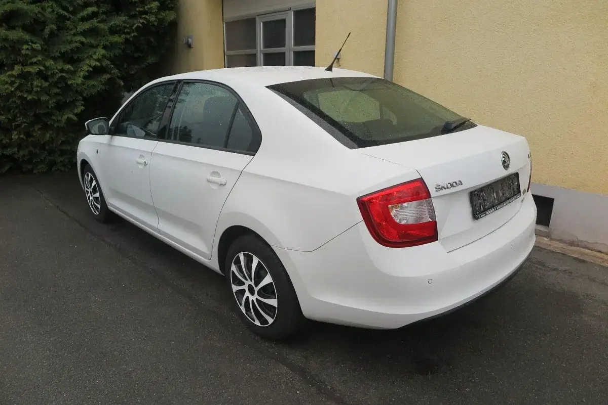Gebraucht Skoda Rapid Ambition 86 PS (63 kW) 2014 Weiß Kleinwagen