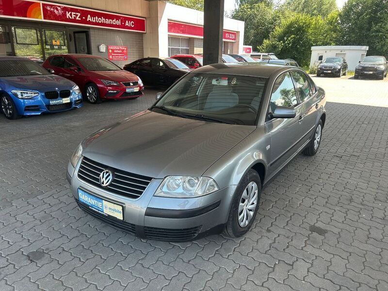 Grau Gebraucht 2001 VW Passat Comfortline Limousine | 3.770 € (Teuer) - Bild 1/4