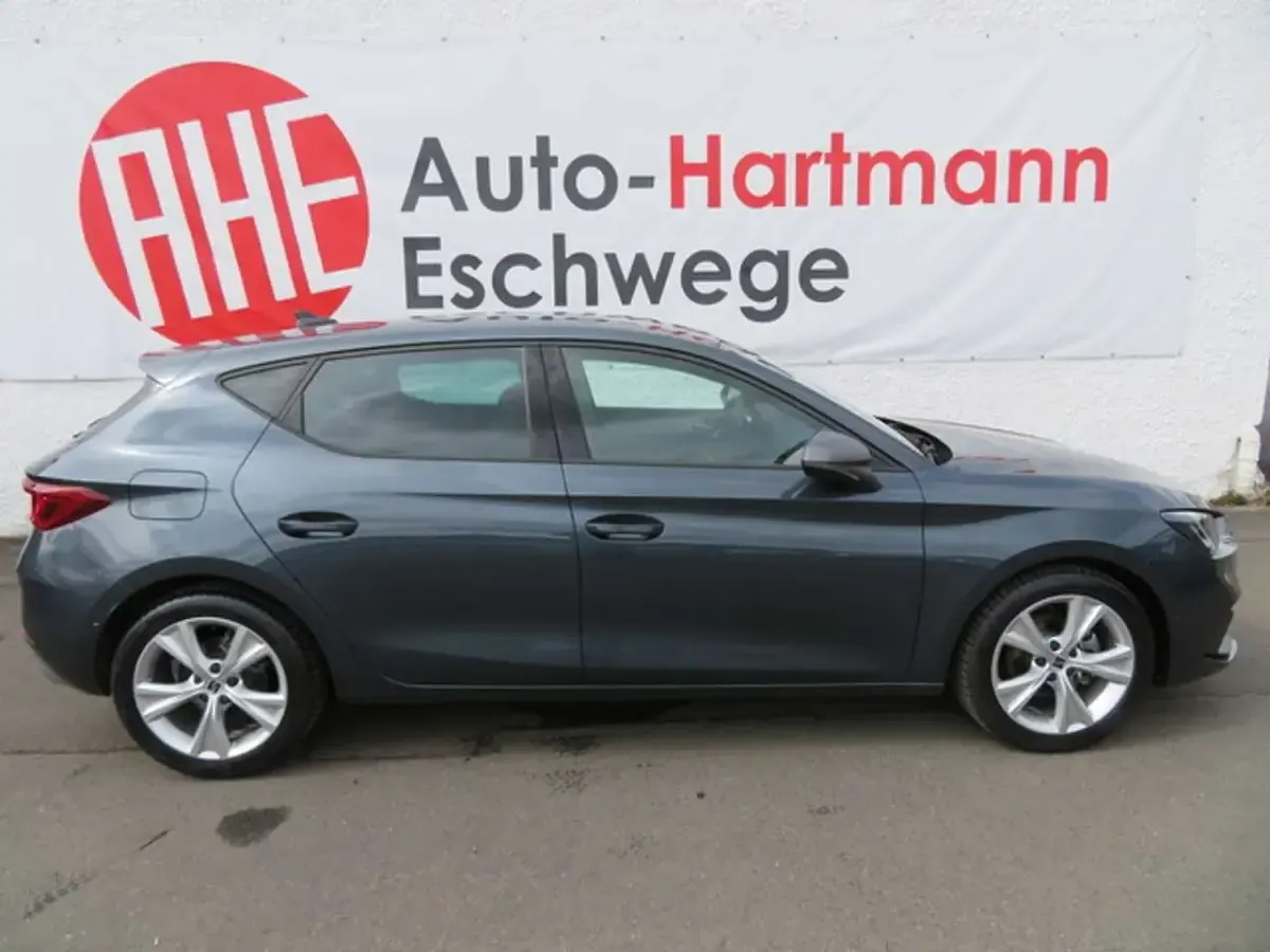 Gebraucht Seat Leon FR 150 PS (110 kW) 2025 Magnetic tech (metallic) Limousine