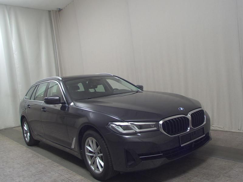 Gebraucht BMW 520 190 PS (139 kW) 2022 Grau Kombi