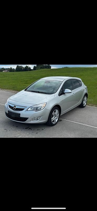 Grau Gebraucht 2011 Opel Astra Limousine | 3.999 € (Guter Preis) - Bild 1/4