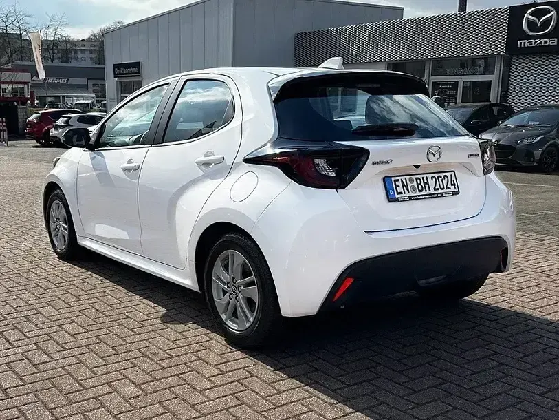 Neu Mazda 2 Center-Line 116 PS (85 kW) 2025 Weiß Kleinwagen
