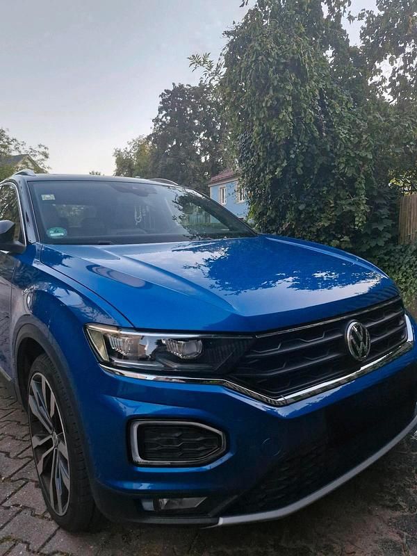 Blau Gebraucht 2018 VW T-Roc SUV | 21.800 € (Etwas zu teuer) - Bild 1/4